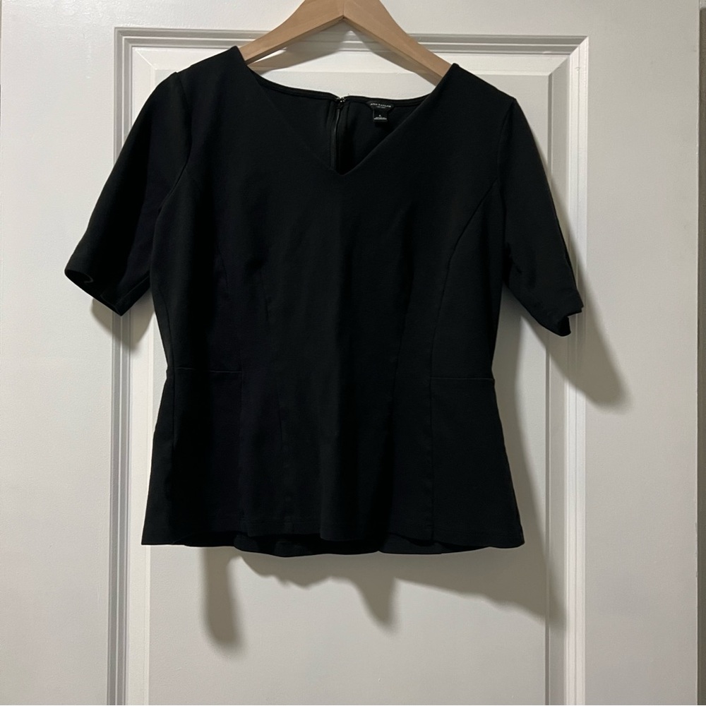 Ann Taylor Women’s Black V-neck Black Peplum Top Zip up Size Large